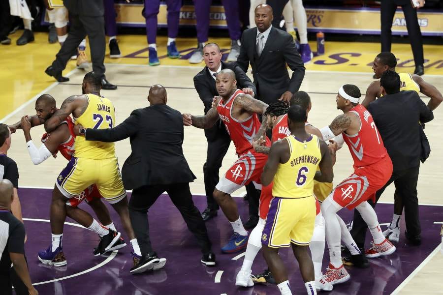 Duros castigos por pelea en la NBA - La Tercera