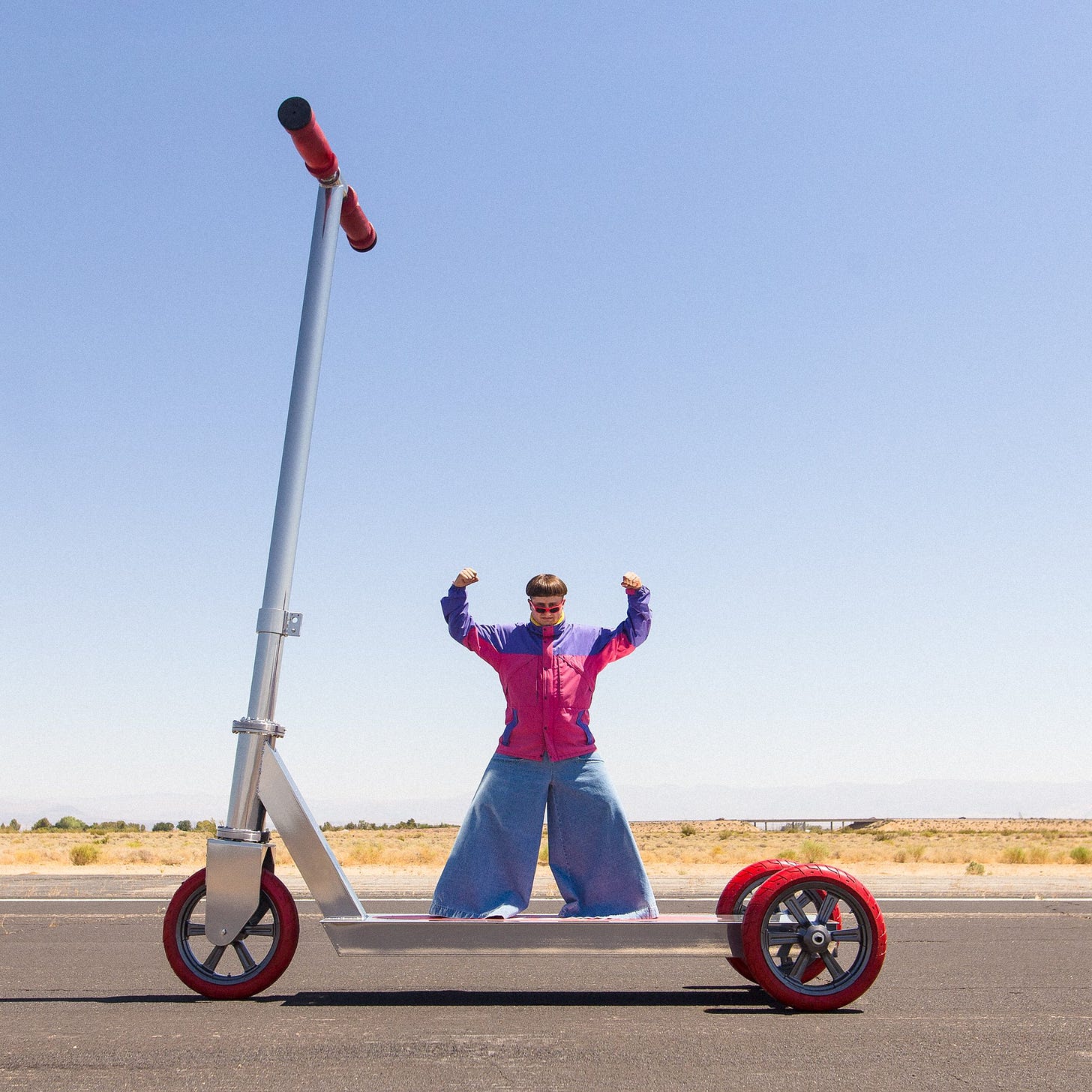 Oliver Tree on Twitter: "I spent the last few years secretly building the  worlds biggest scooter. Here's the deal y'all, if this post hits 500k  likes, I'll partner with Guinness World Records