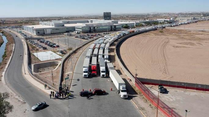 Trucker blockade snarls US-Mexico border over Texas order | News |  goskagit.com