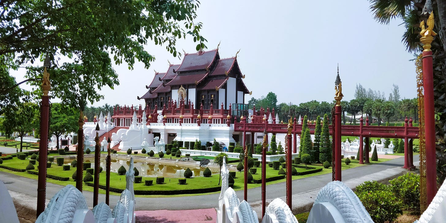 Picture of the temple in the Royal Park Rajapruek