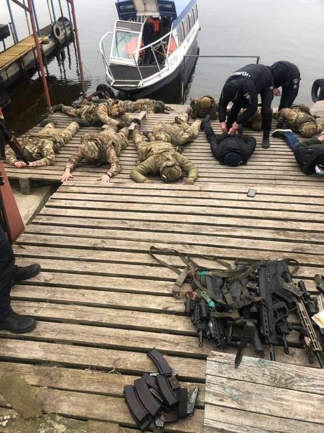 r/ThatsInsane - Russian Spetsnaz(Special Forces)saboteurs dressed in Ukrainian uniforms captured in Nikopol, Ukraine. Under Geneva Convention, they are eligible for execution.