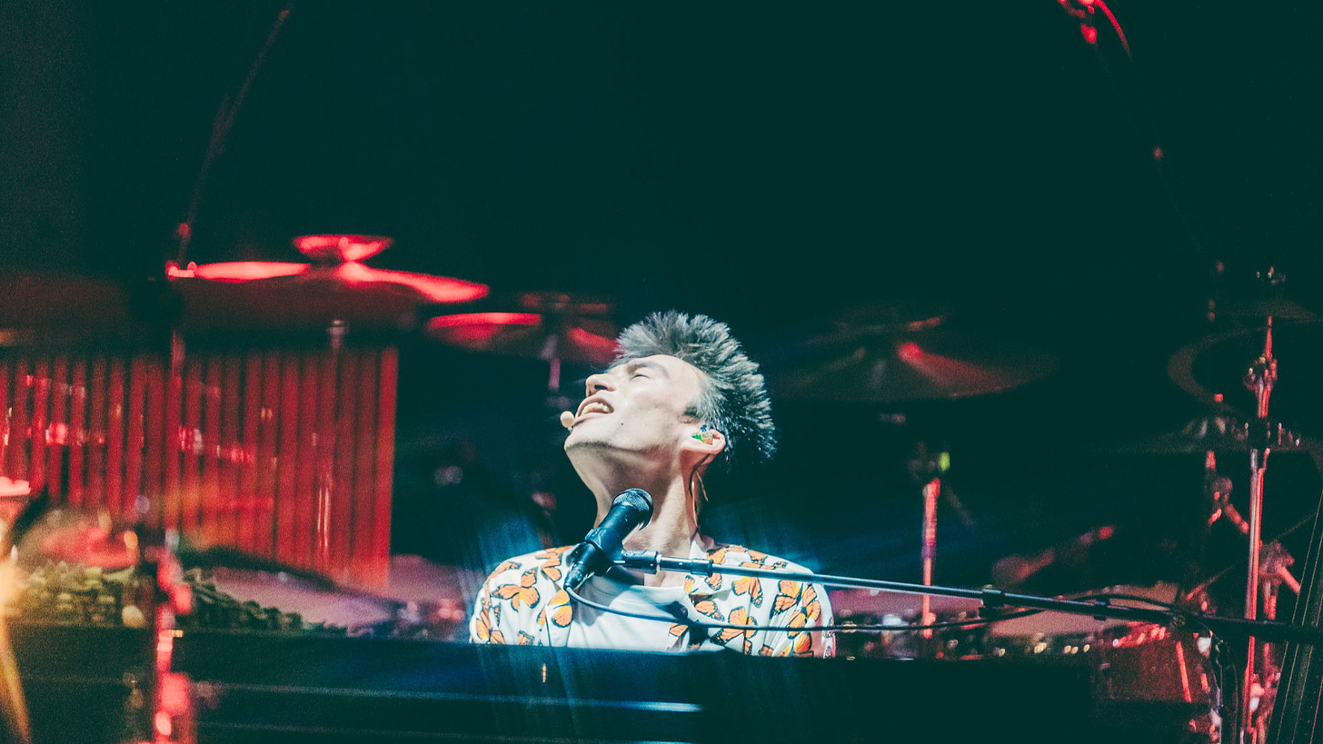 Jacob Collier Releases Live Album Recorded with State-of-the-Art Shure  Microphones and Wireless System - Shure USA