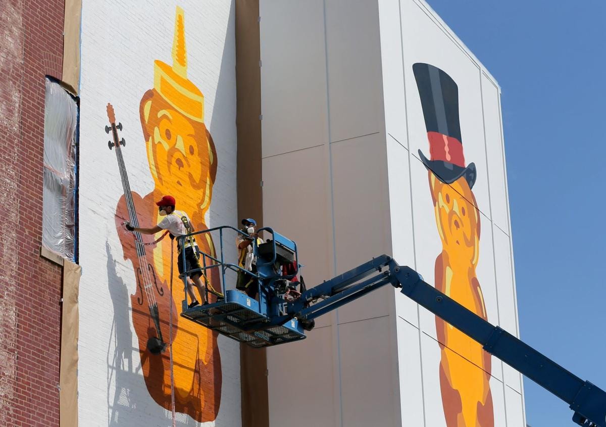 Four honeybears painted on building in St. Louis