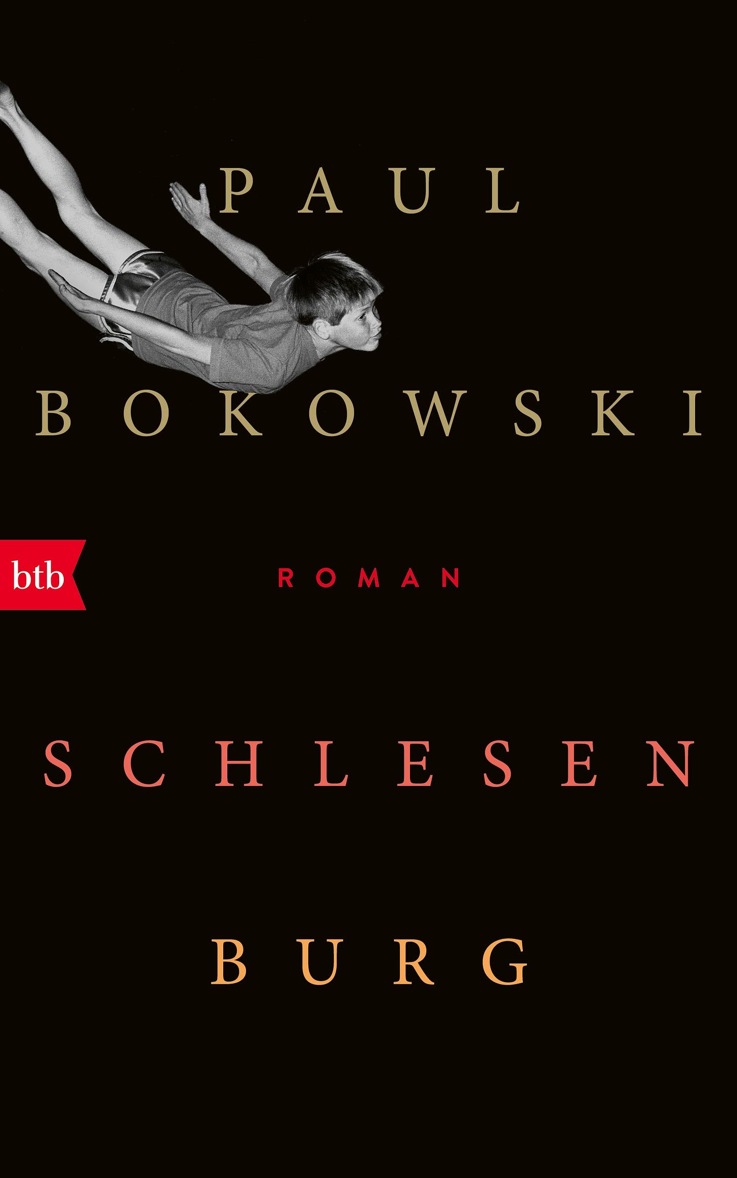 Buchcover von „Schlesenburg“: Vor schwarzem Hintergrund ist in den Titelinformationen ein Kind in Sportkleidung zu sehen (Schwarz-Weiß-Foto), das so aussieht, als würde es fliegen.