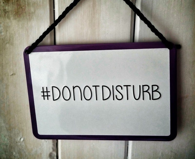 Sign saying “#donotdisturb”
