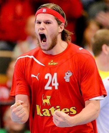 Mikkel Hansen // dän. Nationalmannschaft beim Jubeln über ein Tor repinned  by someid.de | Handball, Handball players, Sports stars