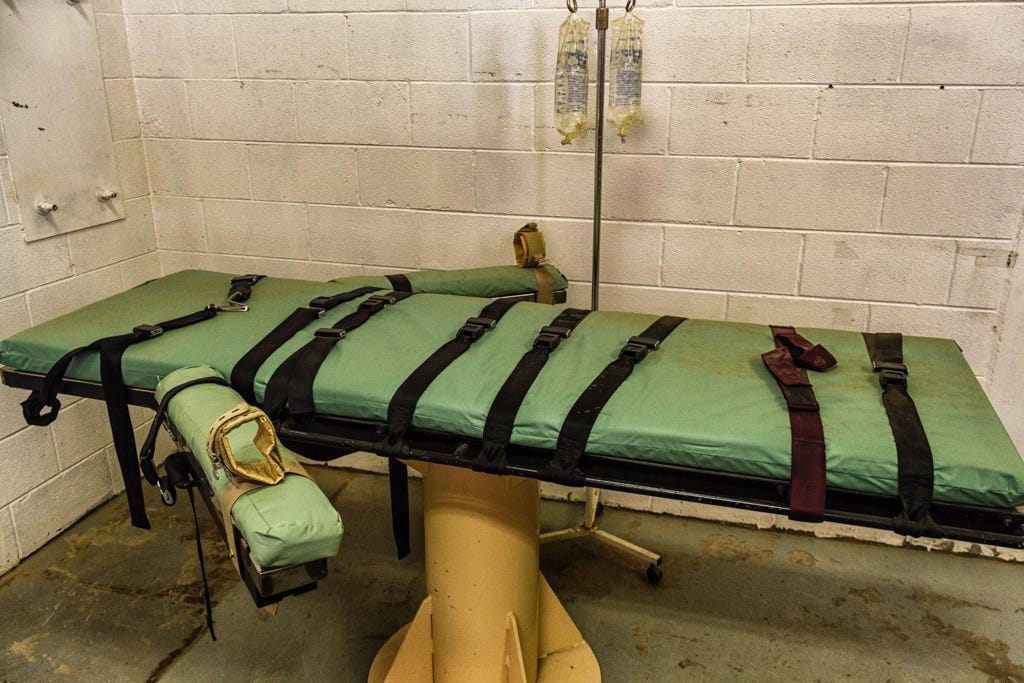 File:Lethal injection table (11501354666).jpg - Wikimedia Commons