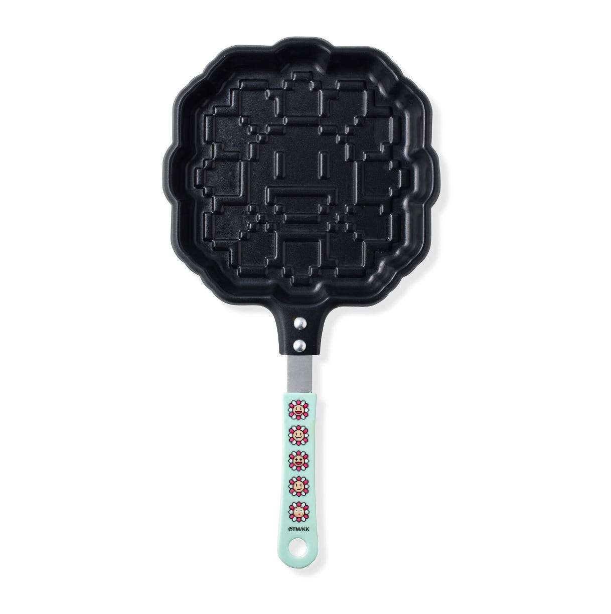 A small stainless steel pan with. raised outline of Murakami’s most famous motif, the flower, so that every pancake you cook will be indented with this smiling icon. The pan features a cute and colorful resin handle printed with five flowers.