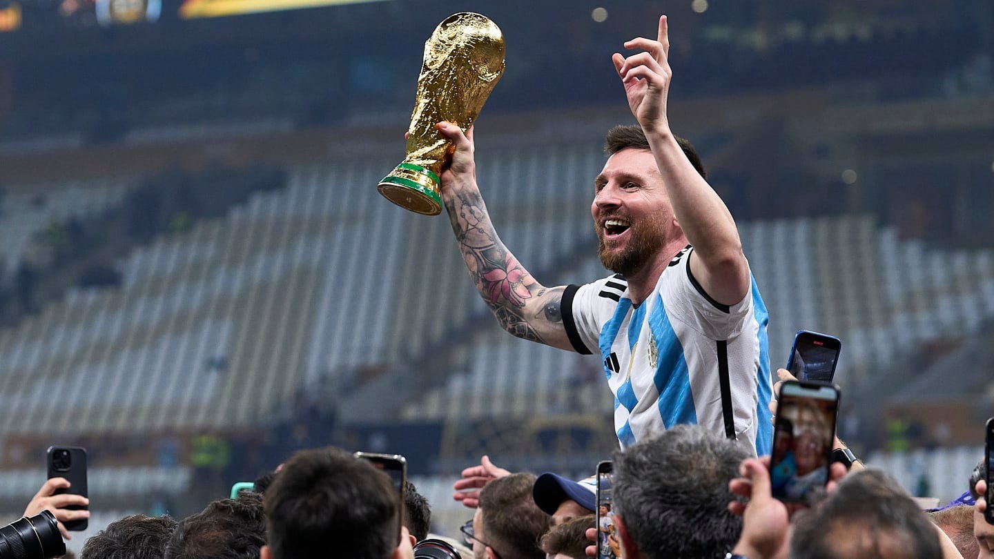 VIDEO: La celebración de Messi con la Copa del Mundo en el vestuario de  Argentina