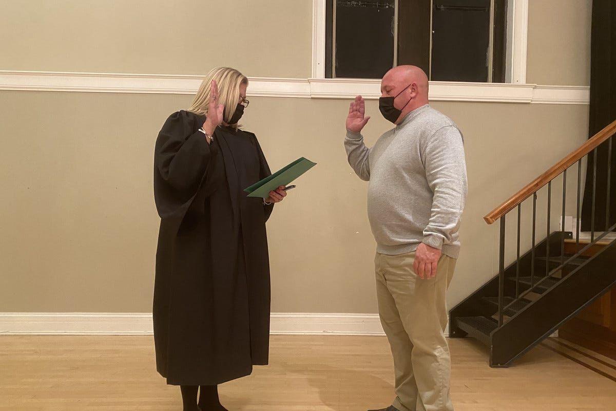 Michael Kelly, right, is sworn in as the new state representative for the 15th District on the Northwest Side and surrounding suburban areas.