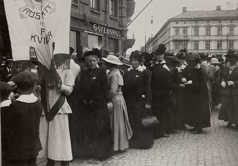 File:Demonstrationståg för kvinnorösträtten, Göteborg - Nordiska Museet - NMA.0032617.jpg