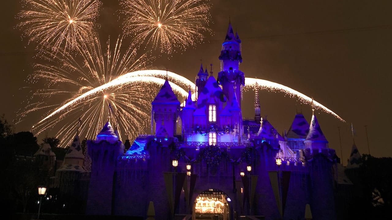 Watch #DisneyParksLIVE Stream of 'Believe … in Holiday Magic' Fireworks  Spectacular from Disneyland Park, November 30 at 8:40 p.m. PST | Disney  Parks Blog