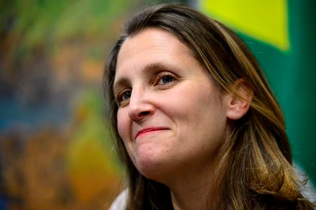 Chrystia Freeland défend le pacte sur la migration
