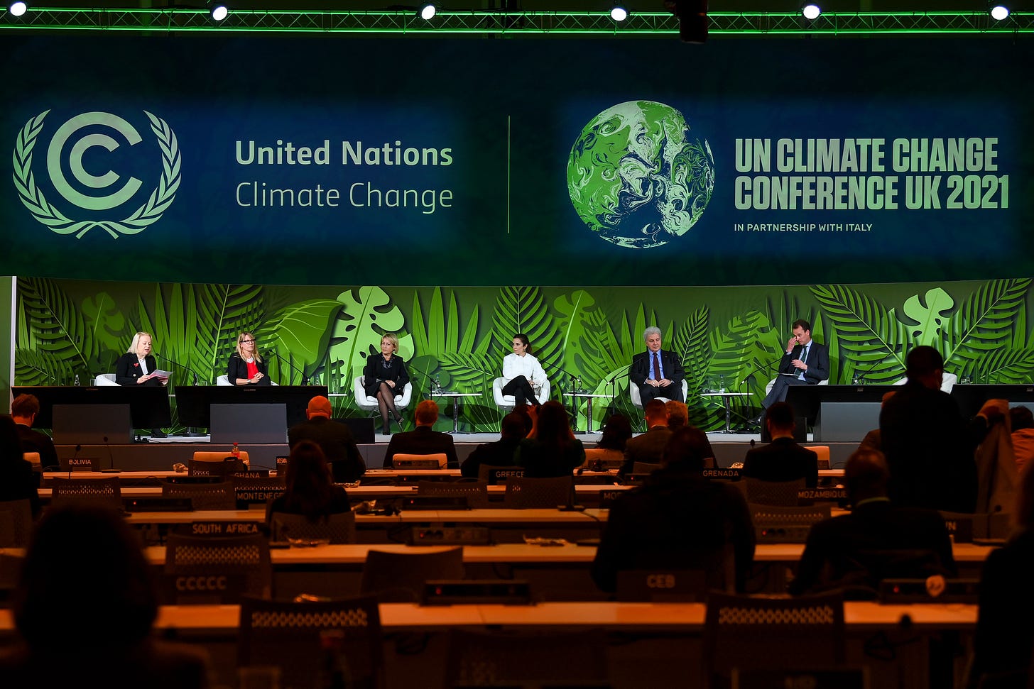 (Left to right) Mary Shapiro, Jennifer Morris, Elizabeth Corley, Fernanda Mello, Saker Nusseibeh and Frank Elderson speaking at the Forest event during COP26 in Glasgow on November 2, 2021 (Image: Karwai Tang/UK Government via COP26; CC BY-NC-ND 2.0)