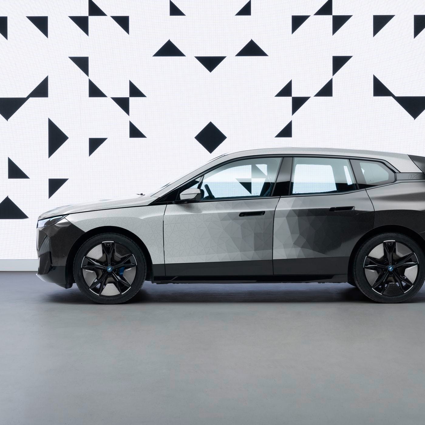 BMW debuts its new color-changing paint technology at CES: E Ink - The Verge