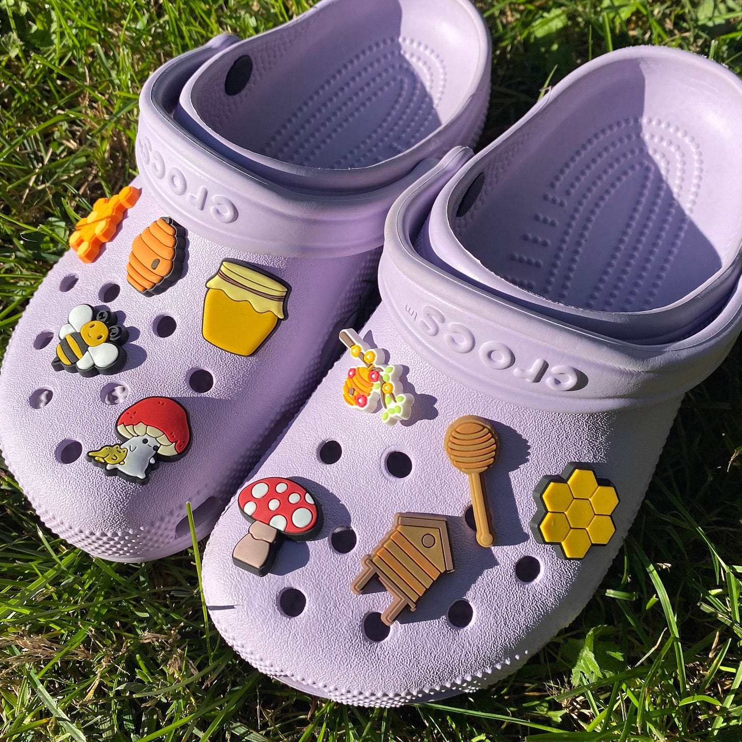 Honey Pack Bee Themed Croc Shoe Charms - Etsy | Crocs shoes, Crocs jibbitz  ideas, Crocs fashion