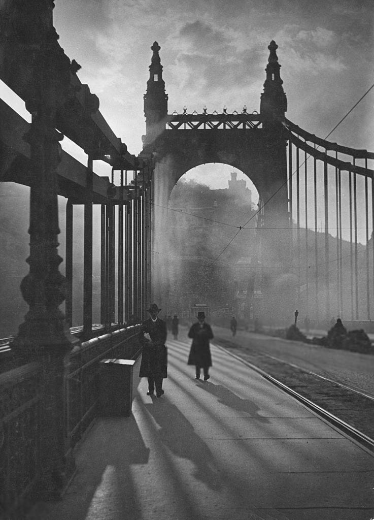 Getty Images. The Elizabeth Bridge in Budapest, 1930s.