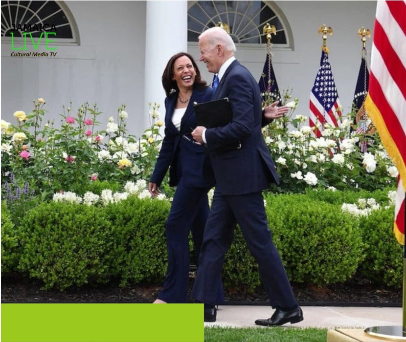Kamala Harris tersenyum tanpa mengenakan masker setelah pidato Joe Biden 14 Mei 2021 Kamala Harris tersenyum tanpa mengenakan masker setelah pidato Joe Biden 14 Mei 2021