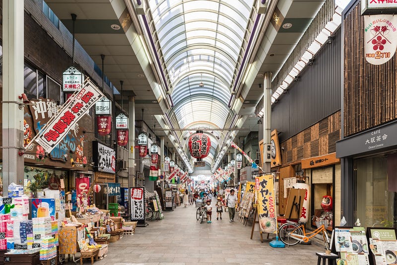 Tenjinbashisuji Shopping Street: beeboys/Shutterstock.com