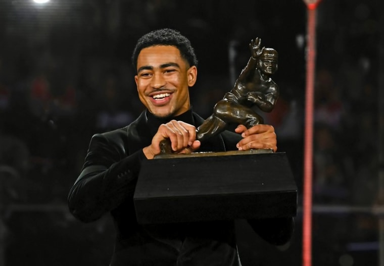 Bryce Young gives Alabama Crimson Tide consecutive Heisman Trophy wins