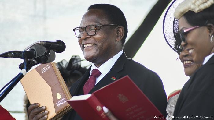 Malawi opposition leader sworn in as president after repeat vote | News |  DW | 28.06.2020