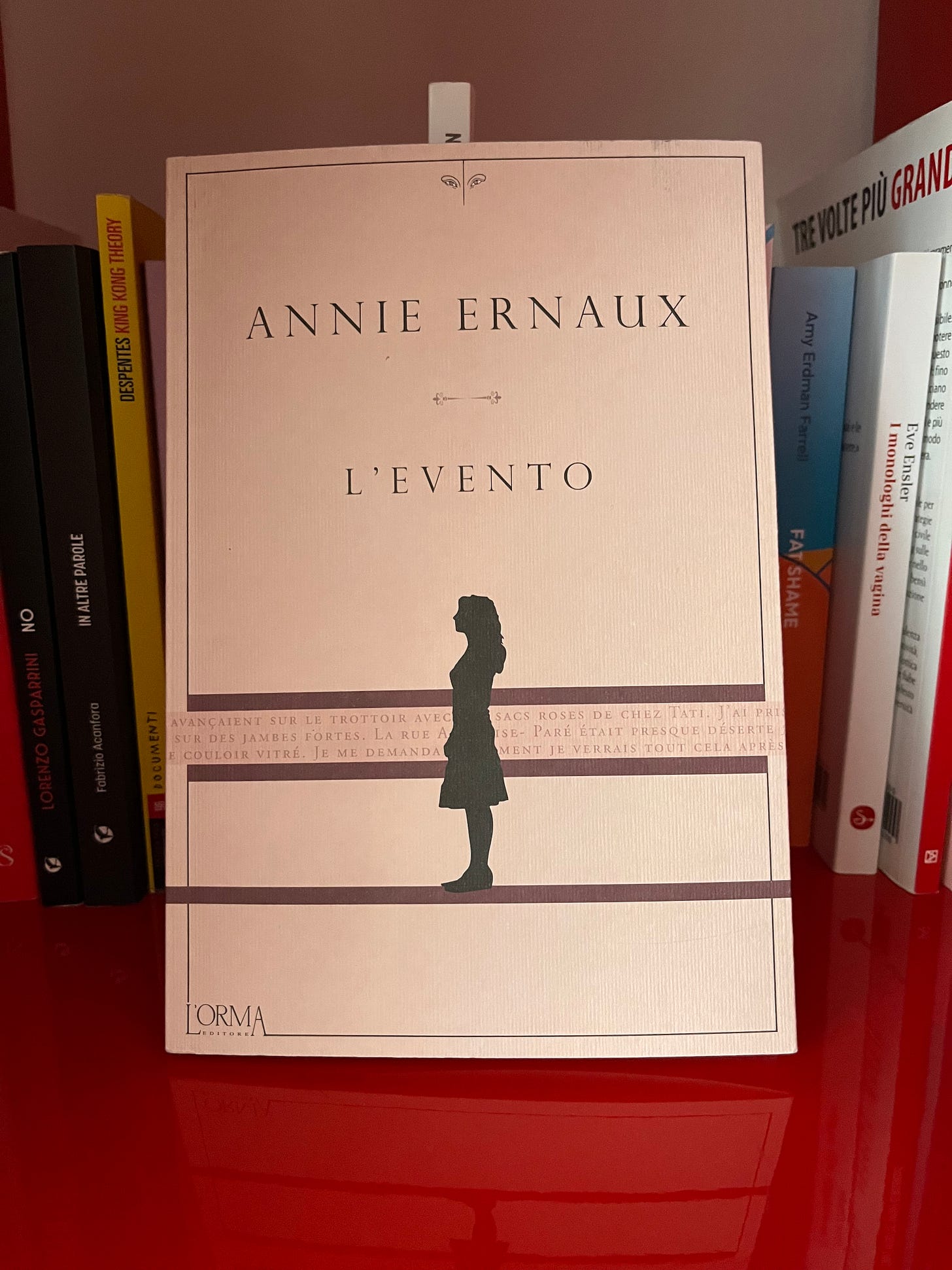 Libro di Annie Ernaux "L'evento"