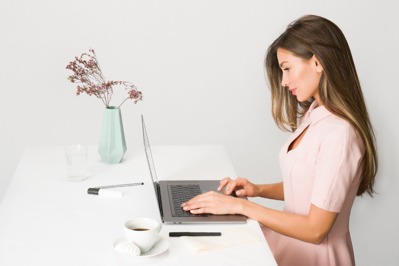 young woman who works as a freelancer schedules a call on her laptop.