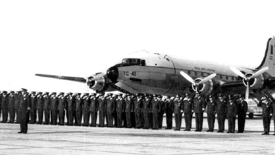 Douglas C-54 Skymaster with cadets before inital flight