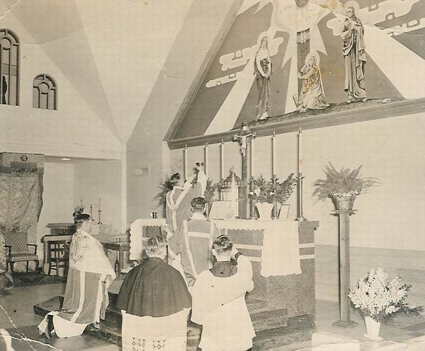 File:Consecration Elevation Holy Mass.jpg
