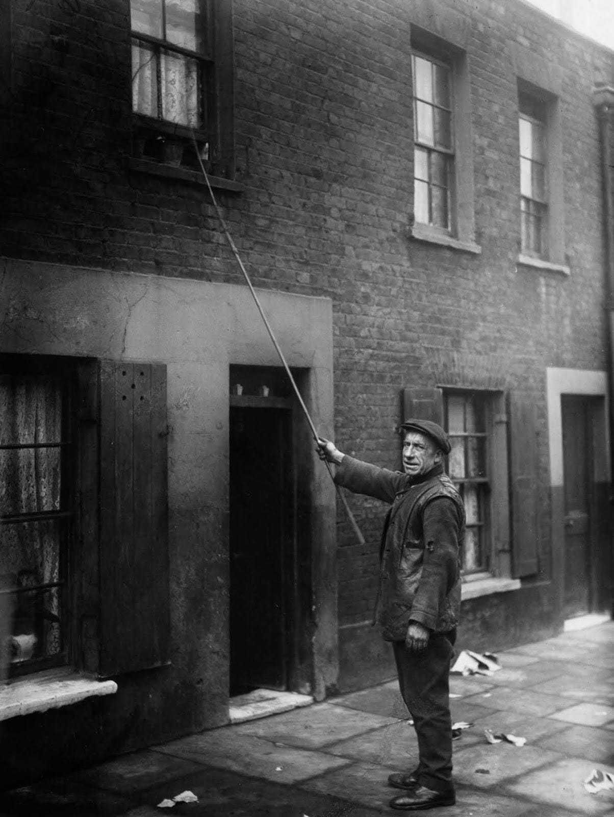 Knockers-up: Waking up the workers in industrial Britain, 1900-1941 - Rare  Historical Photos