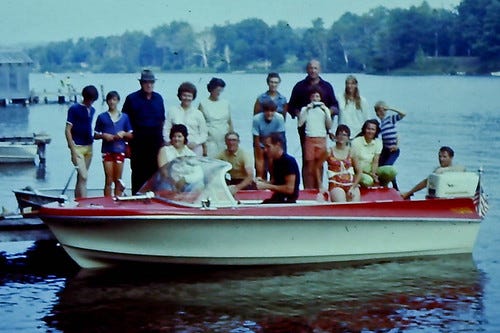 Clam Lake - Family at Boat-009-FamilyPhotos-{Date (YYMMDD)»}-2.jpg