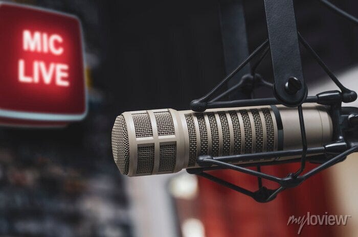Microfone profissional no estúdio de rádio no ar fotomural • fotomurais dj,  exposição, Podcast | myloview.com.br