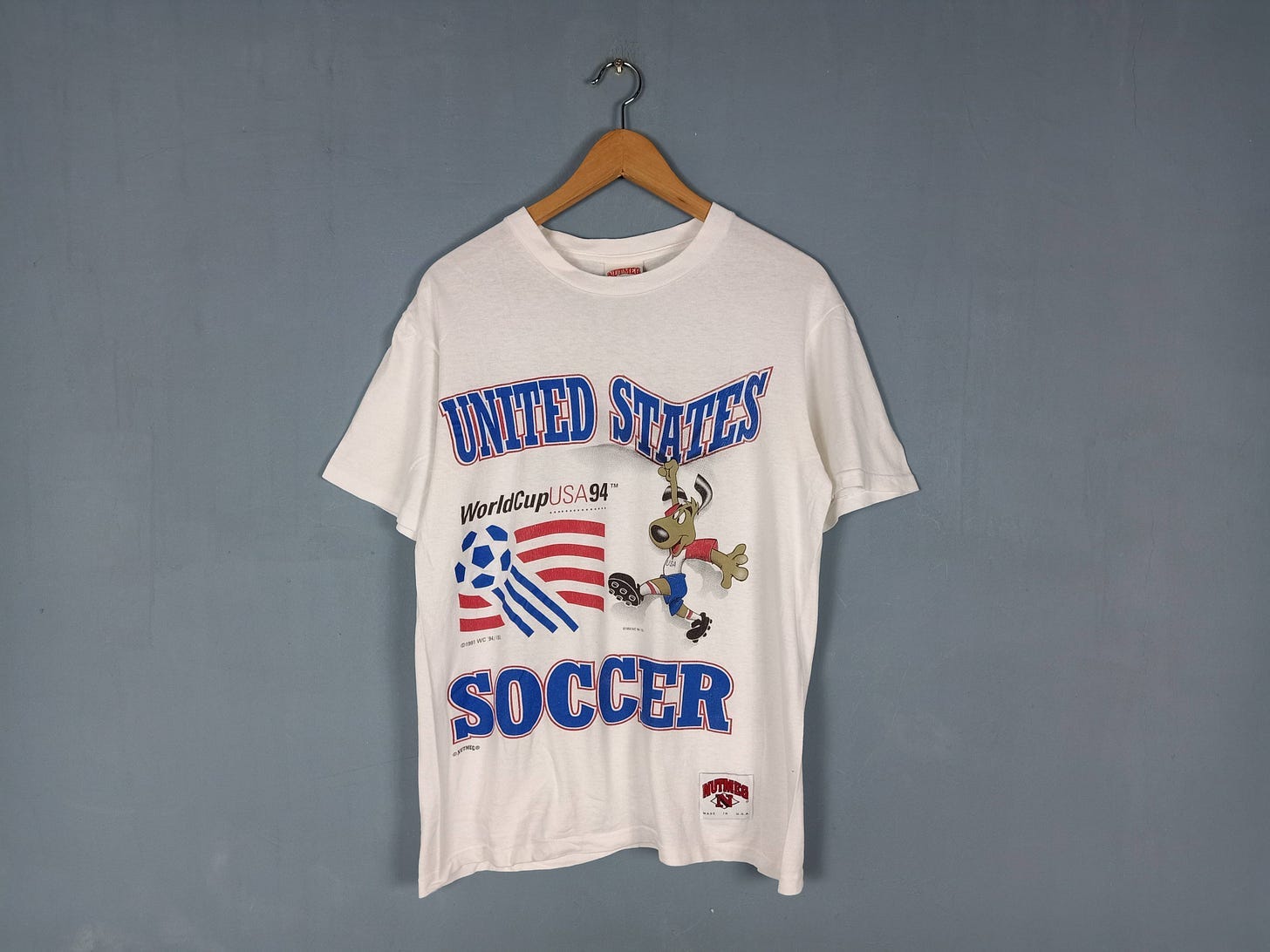 Image result from https://www.grailed.com/listings/16368256-nutmeg-mills-x-vintage-1994-world-cup-usa-soccer-team-tee