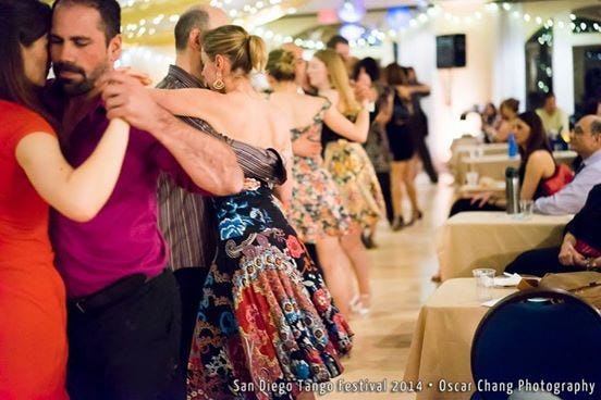 couples dancing tango