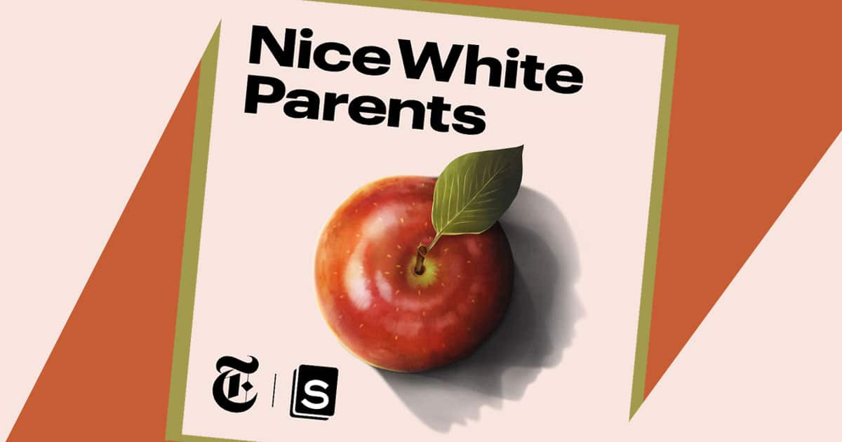 podcast artwork van nice white paretns. Je ziet een appel van bovenaf met rood roze achtergrond. Bovenaan de titel, onderaan de logos van serial productions en de new york times