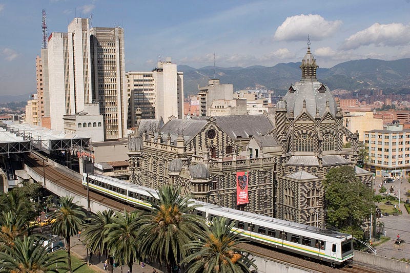 File:Metro de Medellín, Colombia.jpg