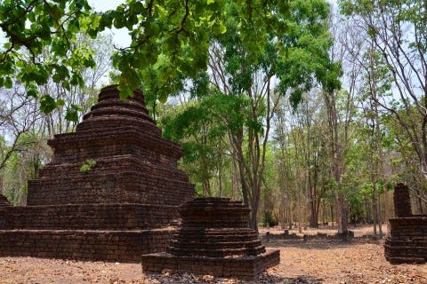 Dry season ruins at Wat Kamphaeng Ngam. Photo: David Luekens
