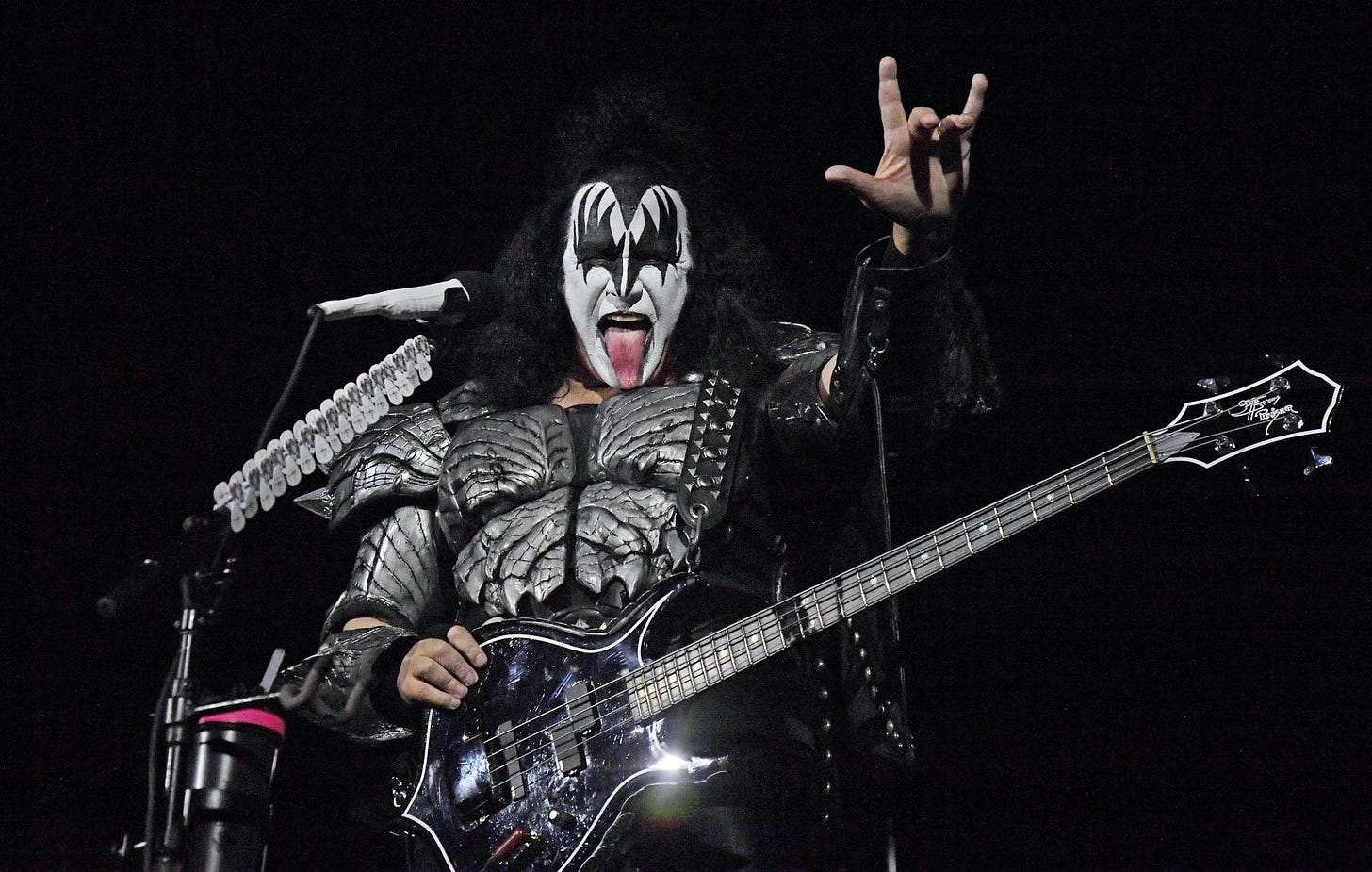 Gene Simmons condemns &quot;evil&quot; politicians, continues support for COVID-19  vaccine mandate
