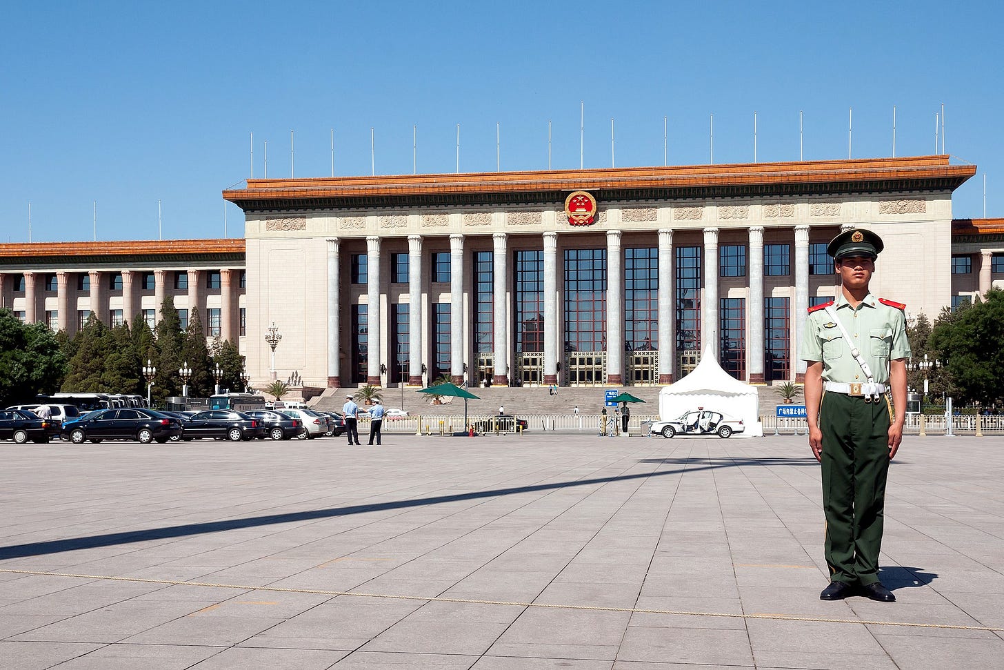 A member of People's Armed Police standing guard in front of the Great Hall of the People at Tiananmen Square, Beijing (Photo by CEphoto, Uwe Aranas)