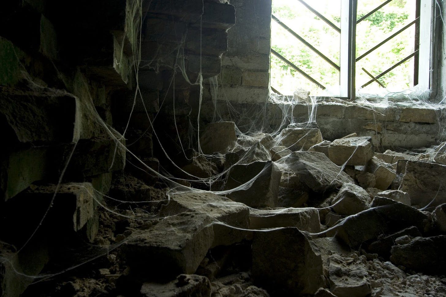 Cobweb, Abandoned places, Abandoned houses
