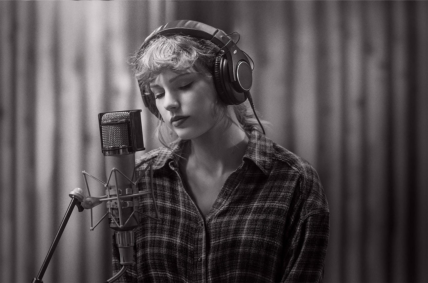 11 Things We Learned From Taylor Swift's 'Folklore: The Long Pond Studio  Sessions' | Billboard