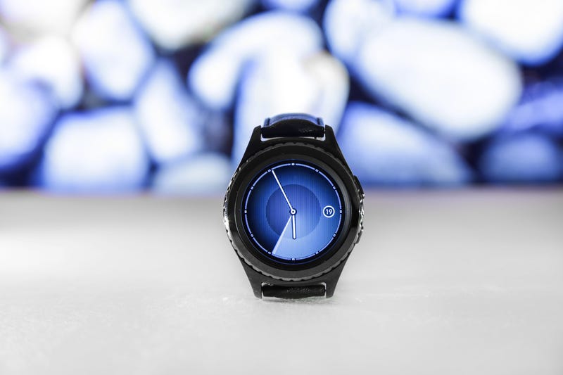 watch-hand-technology-gear-gadget-blue-1067735-pxhere.com