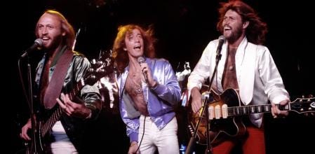 The Bee Gees, tres hermanos, una banda