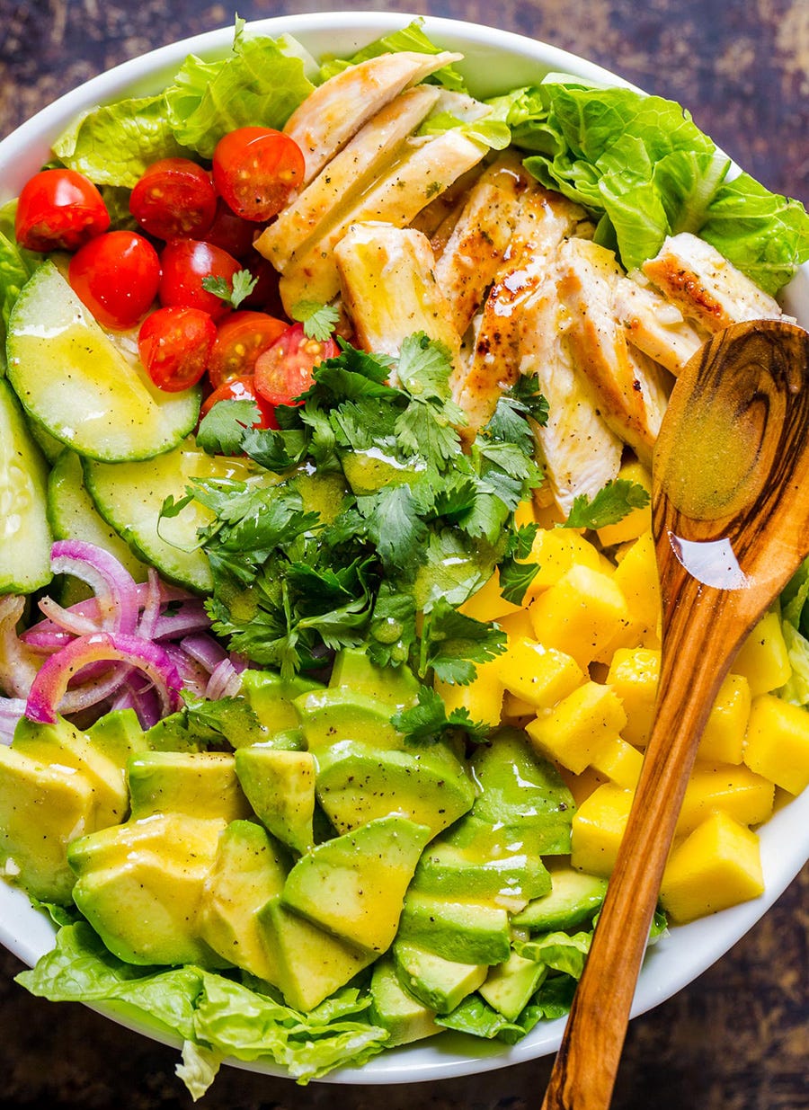 Salad with avocado, chicken and mango