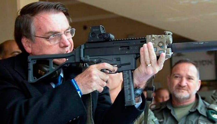 Bolsonaro aseguró que su gobierno es "muy feliz cuando la gente compra armas"  - NODAL