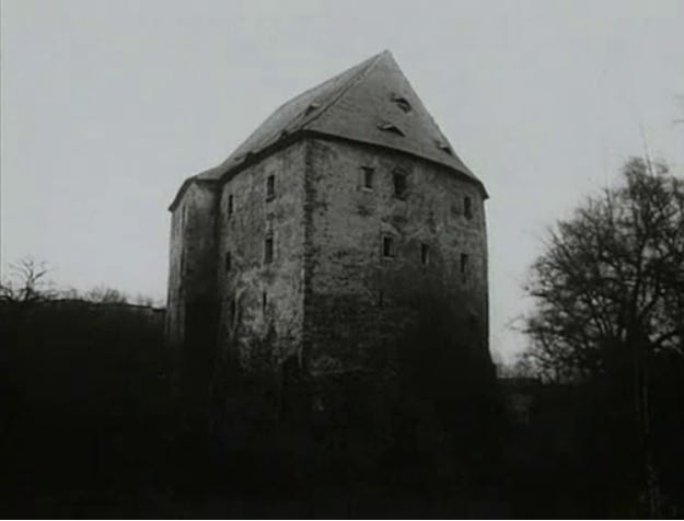 A screenshot from Jan Švankmajer's 'Zánik domu Usherů' (The Fall Of The House Of Usher)
