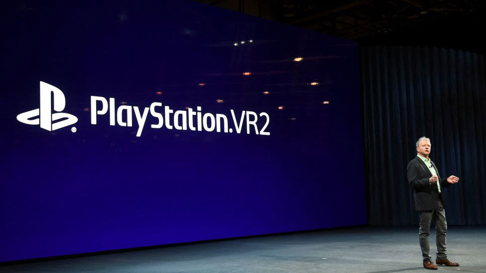 PSVR2: Sony announces 'improved' PlayStation VR for PS5 - BBC News