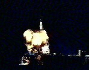  A rare view of the rocket explosion of Soyuz 7K-ST No.16L. 