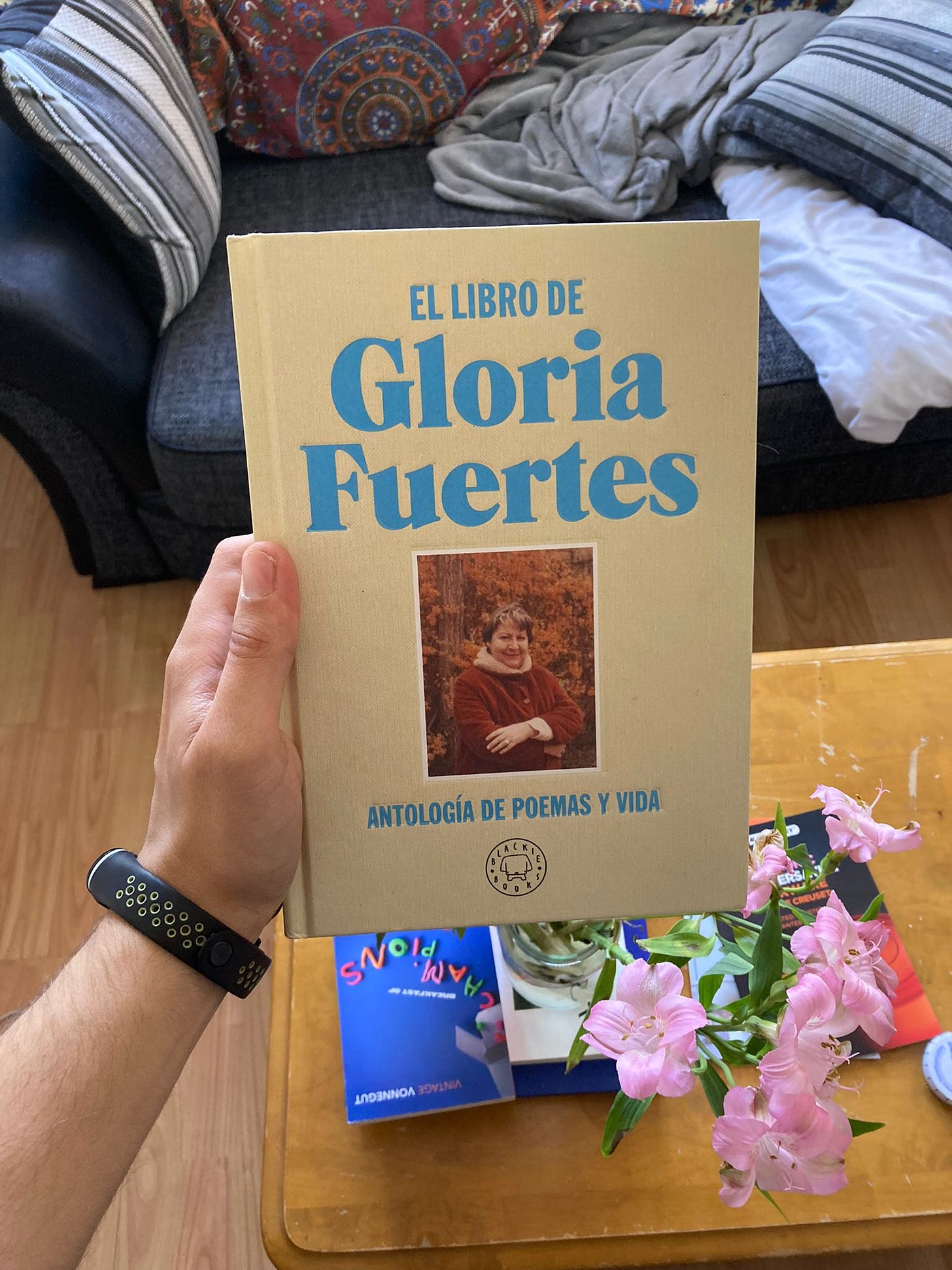 Portada del libro "el libro de Gloria Fuertes"