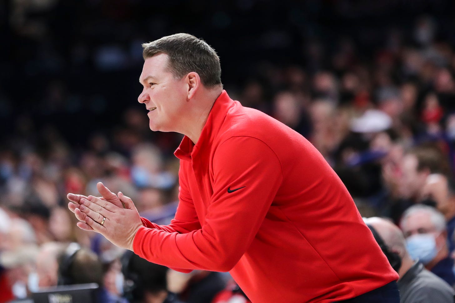 Arizona Basketball: Tommy Lloyd an early candidate for Coach of the Year